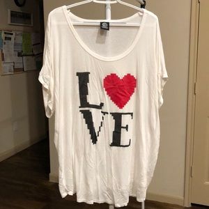 Bobeau top. Size 2x runs big so can be worn as 3x